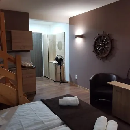 فندق مبيت وإفطار Dolphin House ليبا