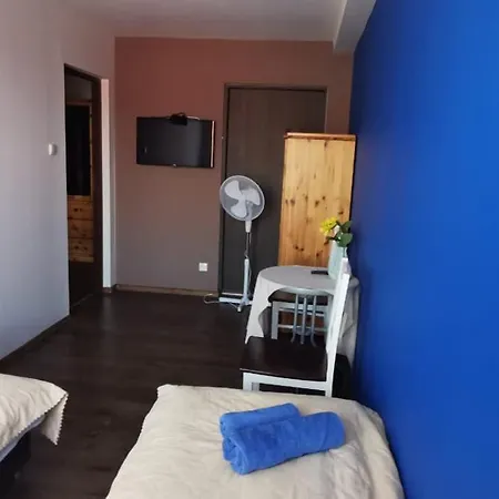 Dolphin House Nocleg ze śniadaniem 3*