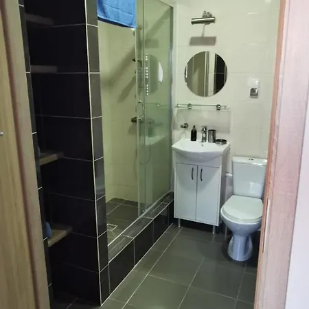 Dolphin House Nocleg ze śniadaniem 3*