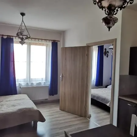 Dolphin House Nocleg ze śniadaniem 3*