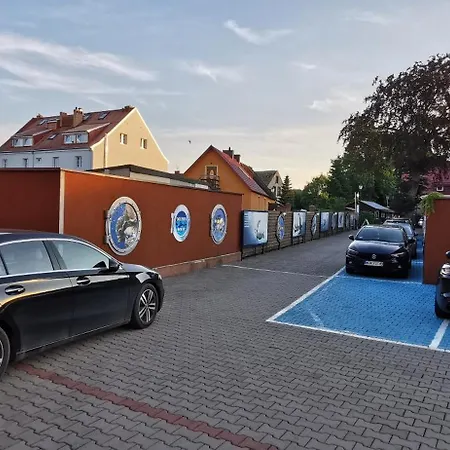 Dolphin House فندق مبيت وإفطار ليبا