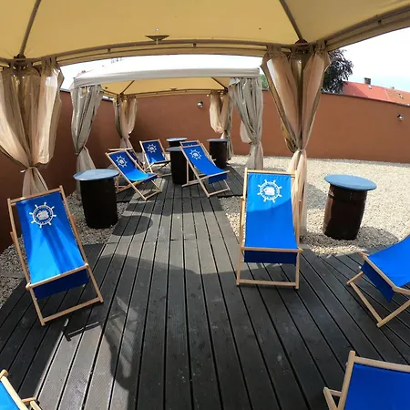 Dolphin House ليبا