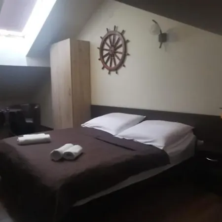 Dolphin House فندق مبيت وإفطار ليبا