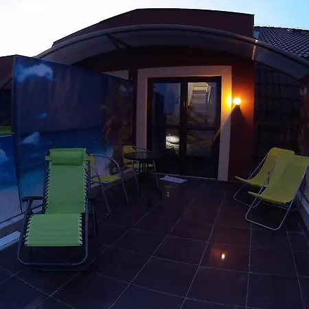 Dolphin House ليبا