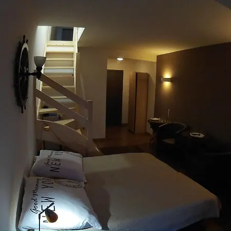 Nocleg ze śniadaniem Dolphin House 3*