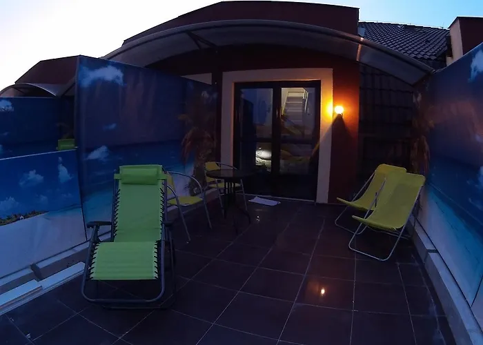 Dolphin House Леба