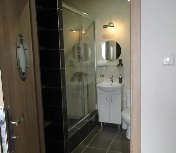 Dolphin House Nocleg ze śniadaniem 4*