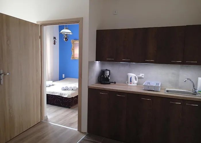 Dolphin House Nocleg ze śniadaniem 4*